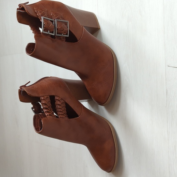 American Eagle Strappy Heel Ankle Boots sz 9 - Picture 9 of 9